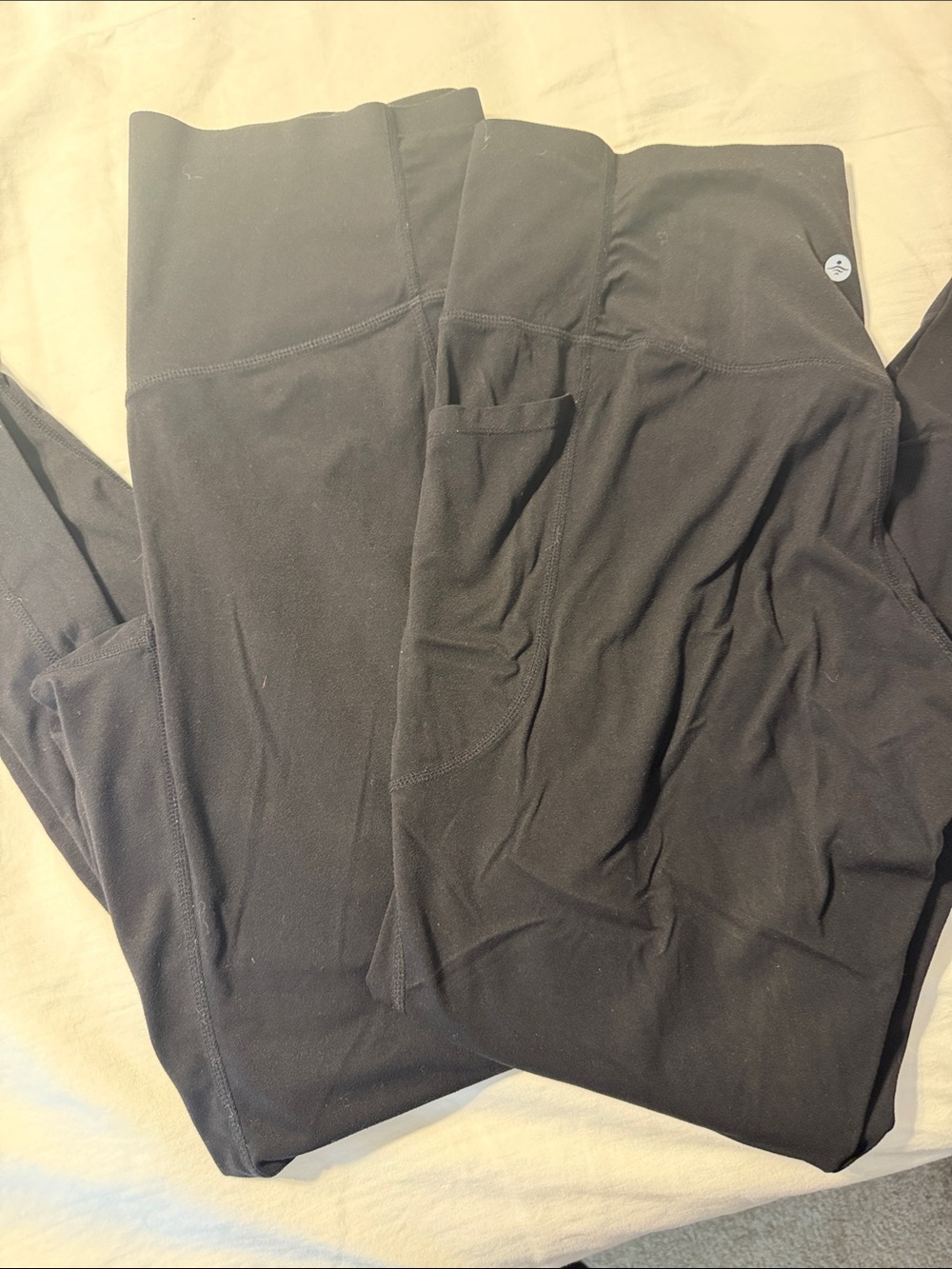 HALARA Black High-Waist Leggings with Side Pocket